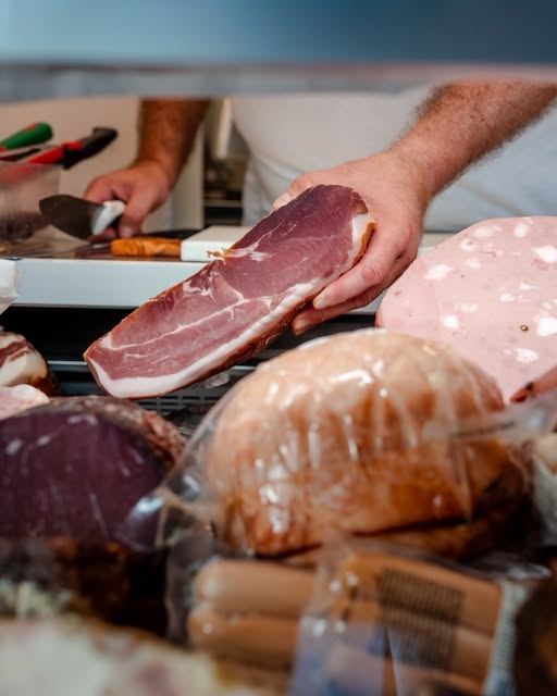 Banco salumi con mortadella e prosciutto crudo